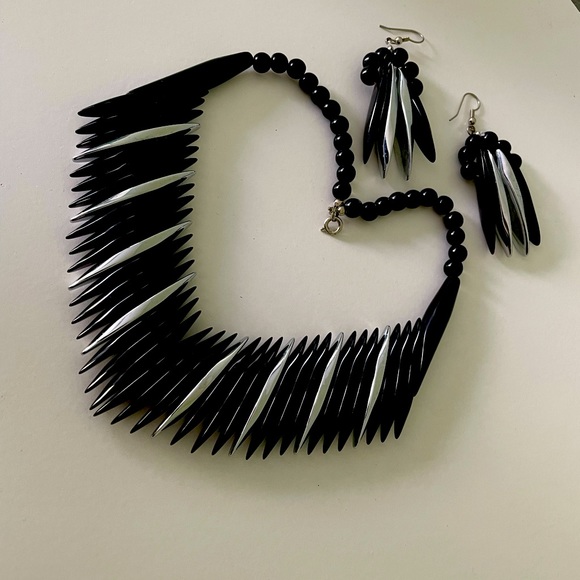 Vintage long bead necklace with matching earrings - Picture 1 of 2